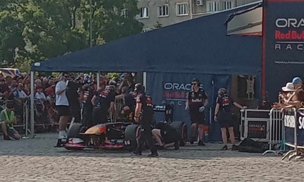 Никола Цолов направи шоу в центъра на София