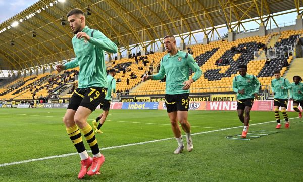 Половин отбор от Ботев Пд писа до ФИФА, за да прекрати договорите си