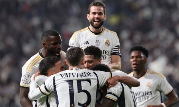 Реал Мадрид победи Атлетико по пътя към финала за Суперкупата 