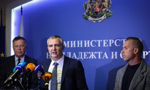 Бойко Борисов поиска оставката и на спортния министър