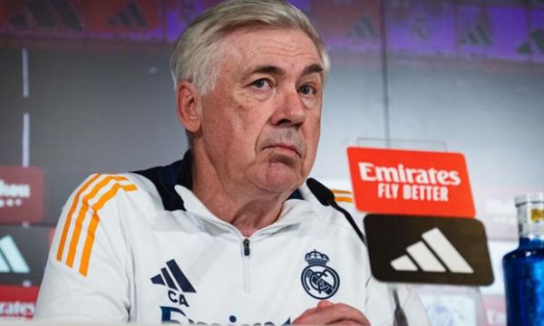 Фенербахче преговаря с полузащитник на Лацио