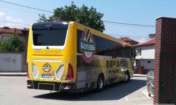 Атакуваха автобуса на Ботев Пловдив преди мача с Левски
