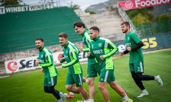 Автобусът на Ботев Враца е претърпял лек пътен инцидент на път за столицата