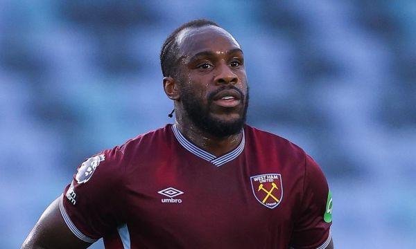 Антонио тренира с Лестър