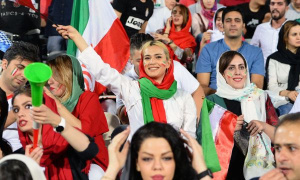 Иранските жени за първи път от 40 години могат да купят билети за мач