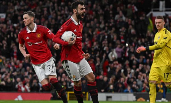 Три червени и драматичен обрат пратиха Юнайтед на полуфинал