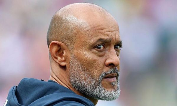 Уест Хем запазва вярата си в Санто