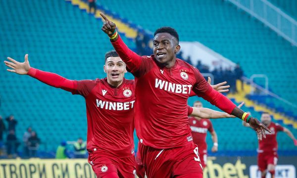 ЦСКА надви Левски в дербито (видео)