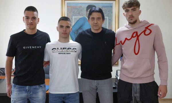 Левски подписа с трима от юношите на тима