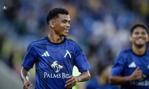 Левски излезе начело в класирането след късна победа над Локо София