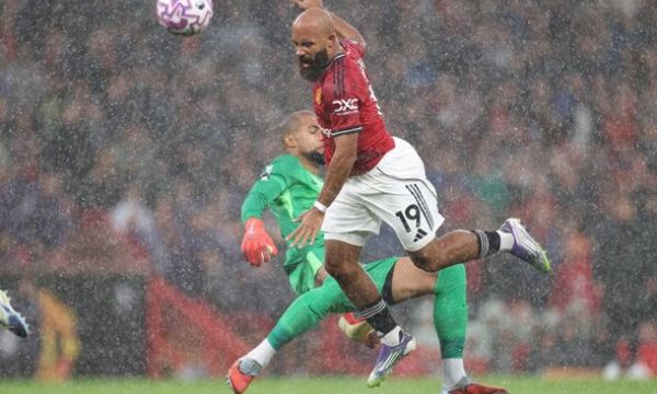 Санчес се извини за изгонването си срещу Ман Юнайтед