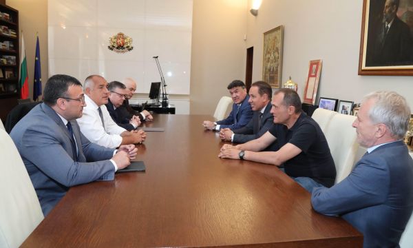Приключи срещата на Бойко Борисов с Боби Михайлов и футболните босове