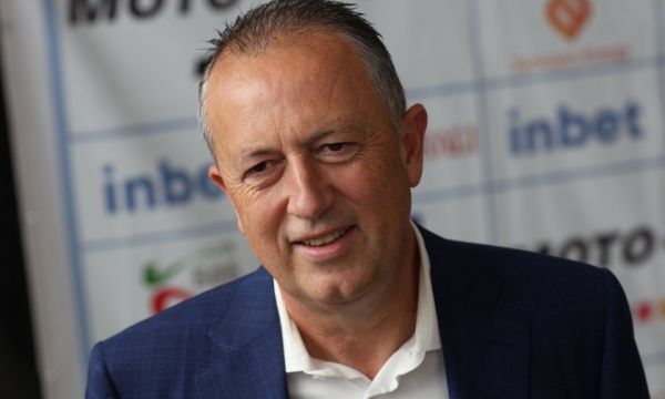 Фурнаджиев: Подпомагаме клубовете със собствени средства