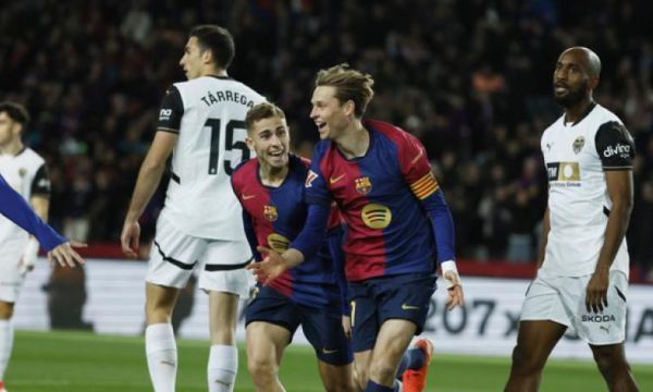 Де Йонг желае да удължи договора си с Барселона