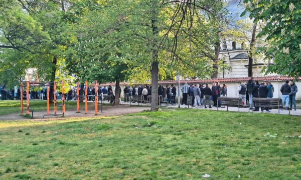 Опашка за билети на 