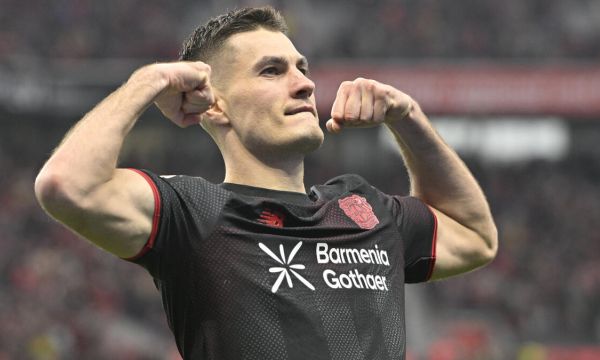 Леверкузен мачка, Дортмунд с издъгнка (видео)