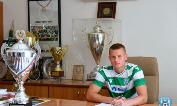 Възпитаник на Черно море с първи професионален договор  