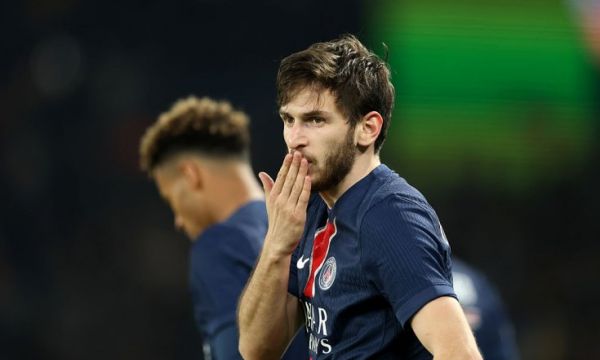 Кварацхелия ще пропусне мача с Анже