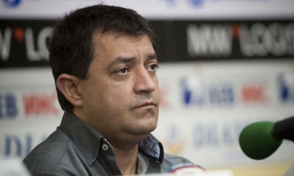 Иван Иванов остава начело на националния отбор