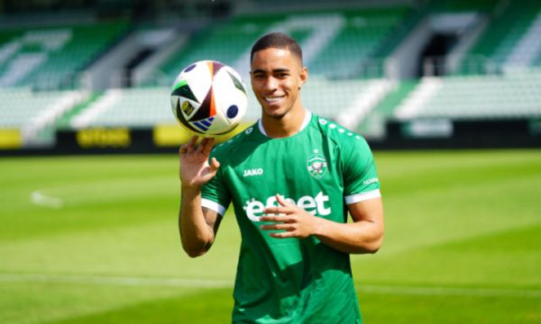 Лудогорец откупва крило