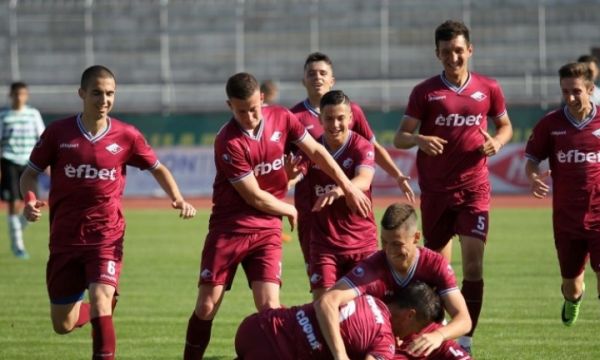 Септември обяви, че се разделя с четирима