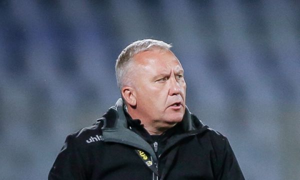 Ботев Пловдив няма да бърза с търсенето на нов треньор