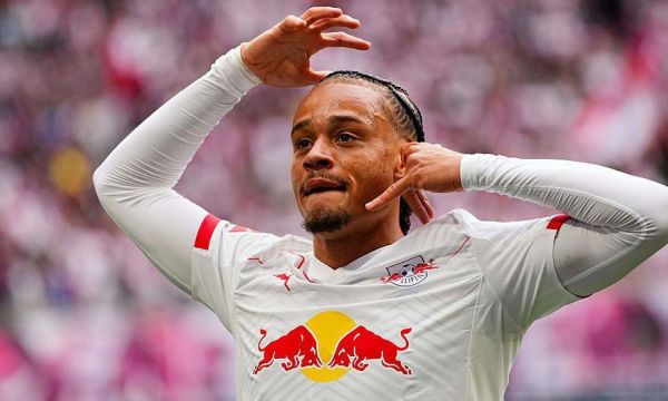 Тотнъм завършва трансфера на Симонс 