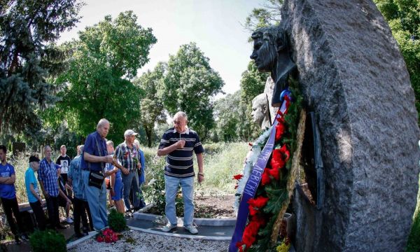 Левскарите почетоха паметта на Гунди и Котков (видео)