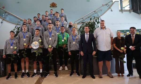 Посрещане по шампионски за волейболните ни герои