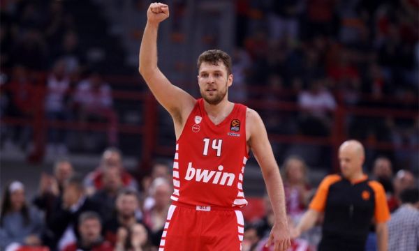 Везенков поведе Олимпиакос към седми пореден шампионатен успех