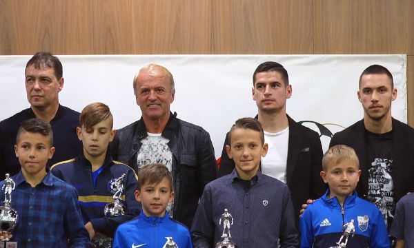 Левски с награда от Национална програма - Децата и футболът (видео)