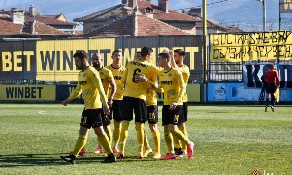 Ботев Пловдив се измъчи срещу съименниците от Гълъбово и отива на полуфинал