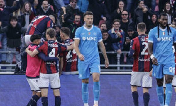 Наполи се спъна срещу Болоня