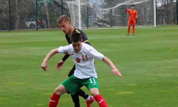 България U17 и с човек повече не успя да победи Косово