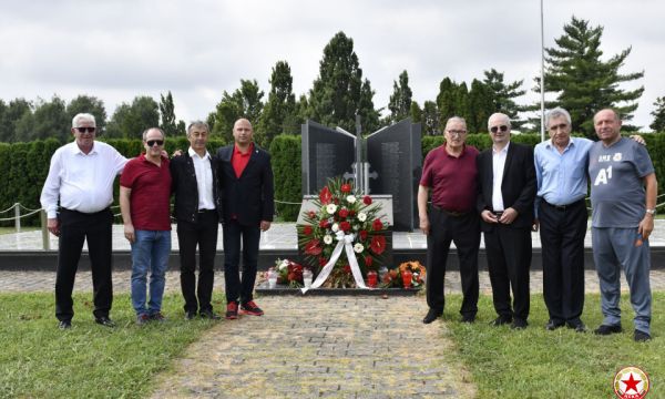 ЦСКА отдаде почит към загиналите български военни край Вуковар (снимки)
