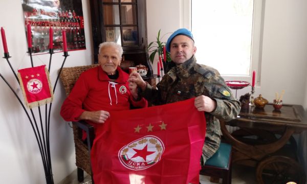 ЦСКА и военните с мил жест към свой фен-ветеран