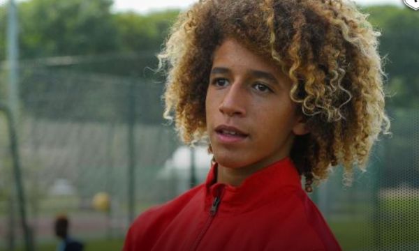 Юнайтед съгласува трансфера на 16-годишен халф на Монако