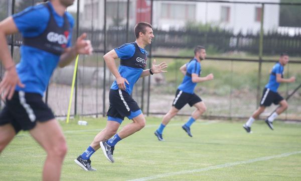 Въпреки неяснотите, играчите на Левски стартираха с тренировките