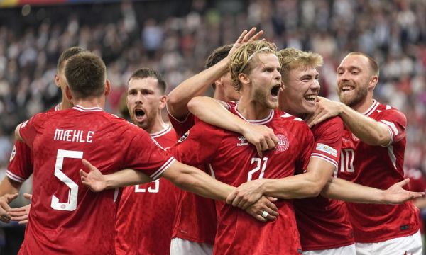 Англия и Дания си стиснаха ръцете за равен (видео)