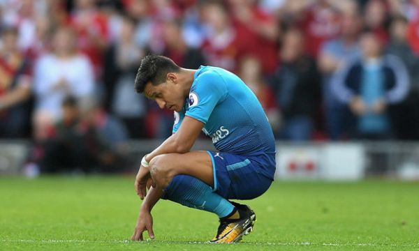 Сити изпуснал Еванс и Санчес 