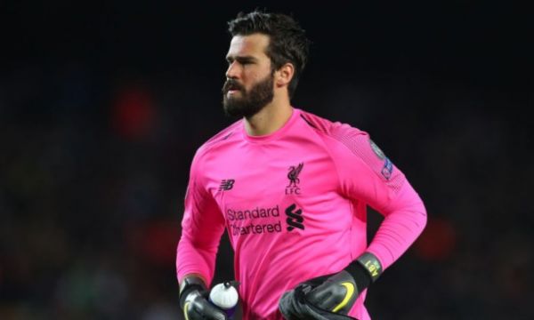 Алисон смени номера си в Ливърпул