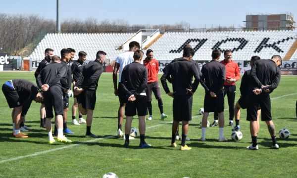Локо Пловдив без титулярния си вратар срещу Етър за Купата