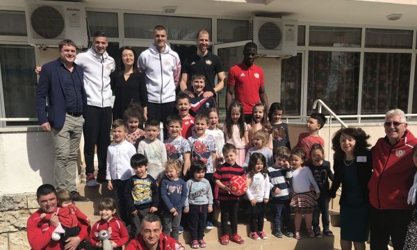 ЦСКА носи усмивки на децата в Каварна (видео)