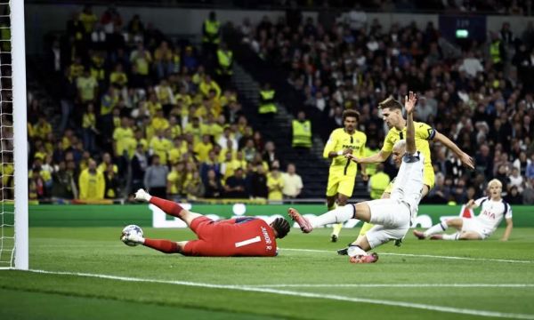 Тотнъм с минимума над Виляреал