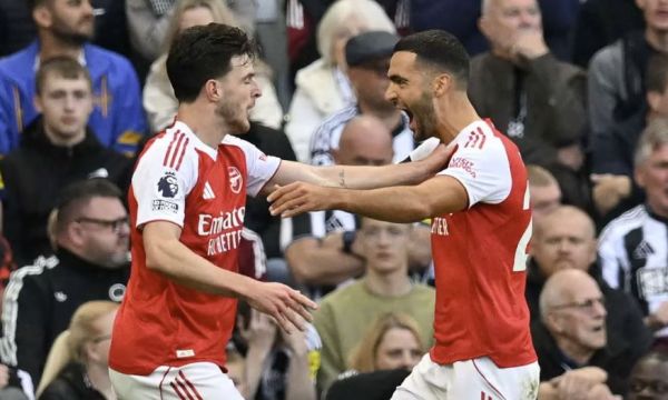 Арсенал с драматичен обрат в Нюкасъл