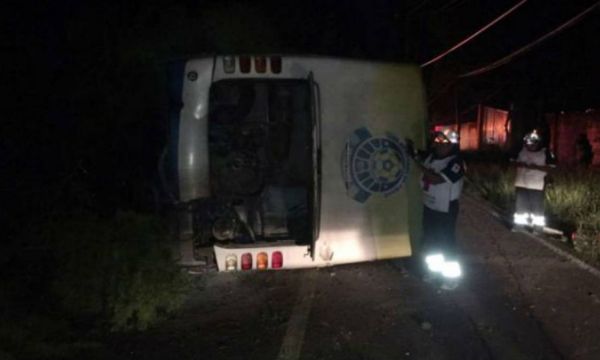 Автобус с футболисти се преобърна в Мексико 
