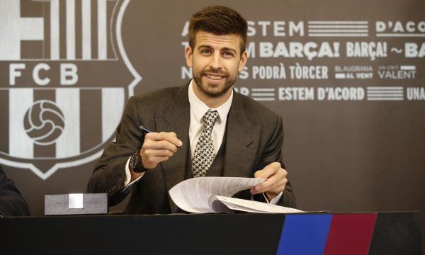 Барселона продължи контракта си с Пике 