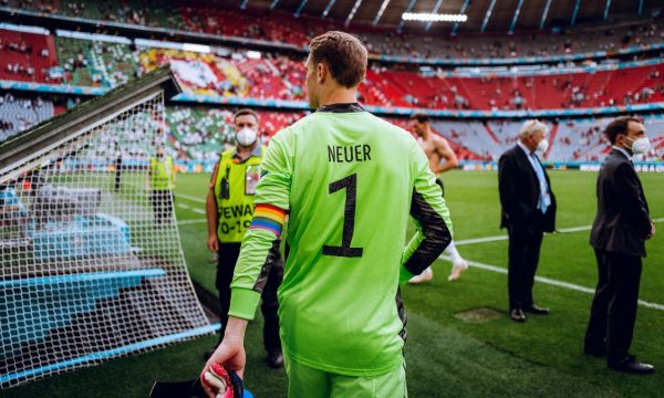 УЕФА спря делото за капитанската лента на Нойер
