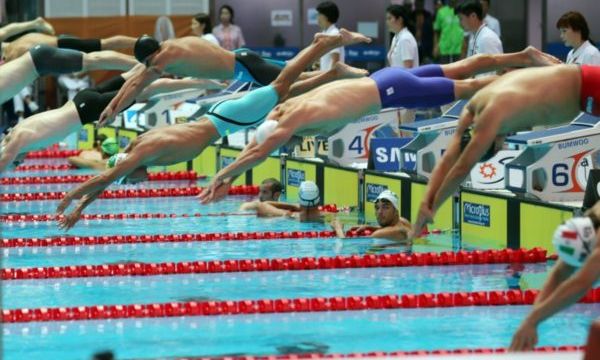  Транссексуални плувци не могат да се състезават при жените