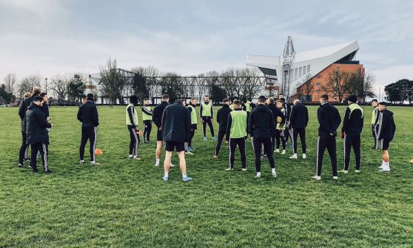 Шефилд Юнайтед тренира в парк преди мача с Ливърпул